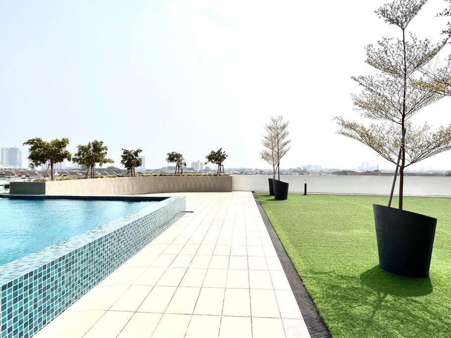 Urban Home-Swimming Pool-City Center Malacca エクステリア 写真