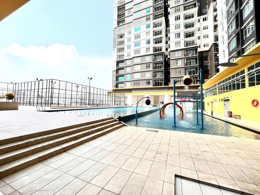 Urban Home-Swimming Pool-City Center Malacca エクステリア 写真