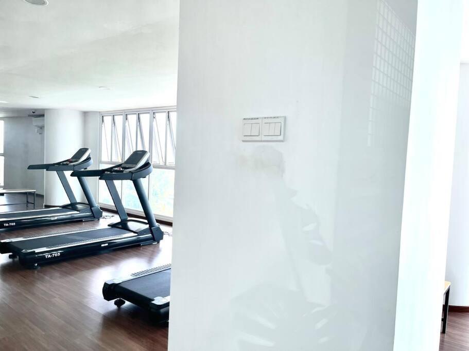 Urban Home-Swimming Pool-City Center Malacca エクステリア 写真