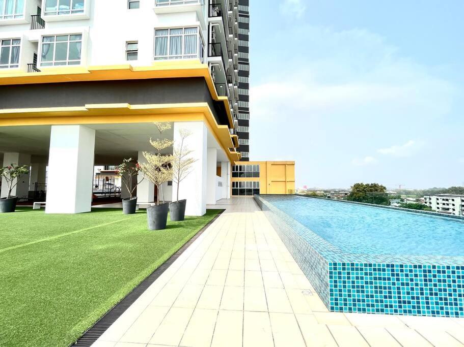 Urban Home-Swimming Pool-City Center Malacca エクステリア 写真